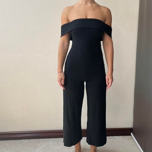 Lovers & Friends off-shoulder cropped wide leg jumpsuit 🖤 - Picture 2 of 5